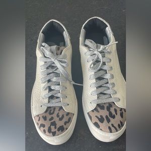 P448 platform sneaker. Size 39. Like new!